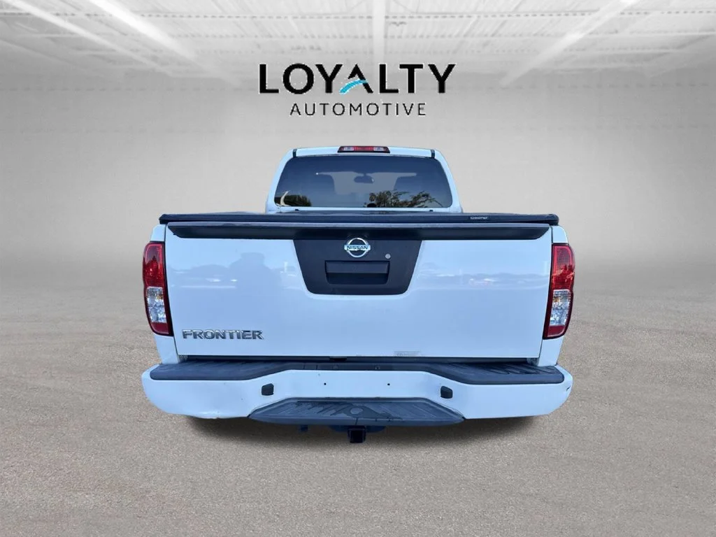 Used 2017 White Nissan S image 4
