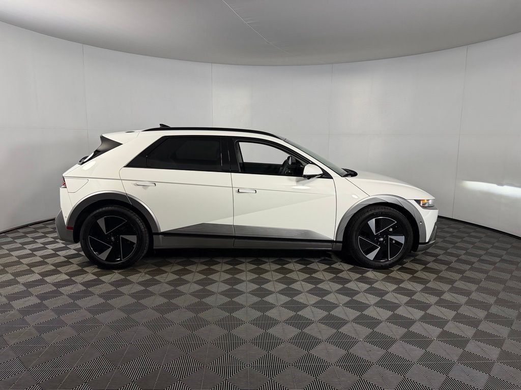 Used 2025 White Hyundai Limited image 5