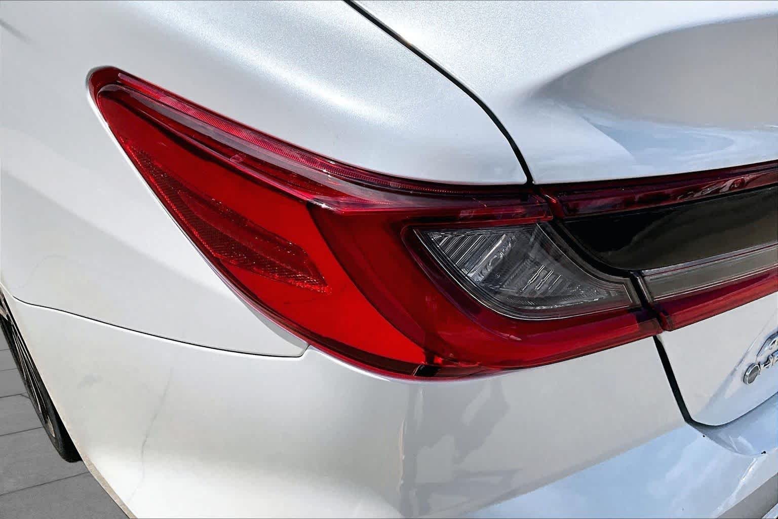 Used 2025 Wind Chill Pearl Toyota XSE image 29