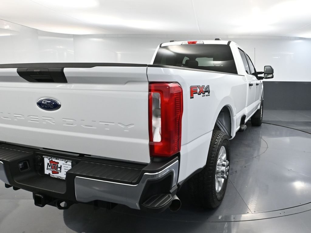 2024 Ford F-350 photo 3