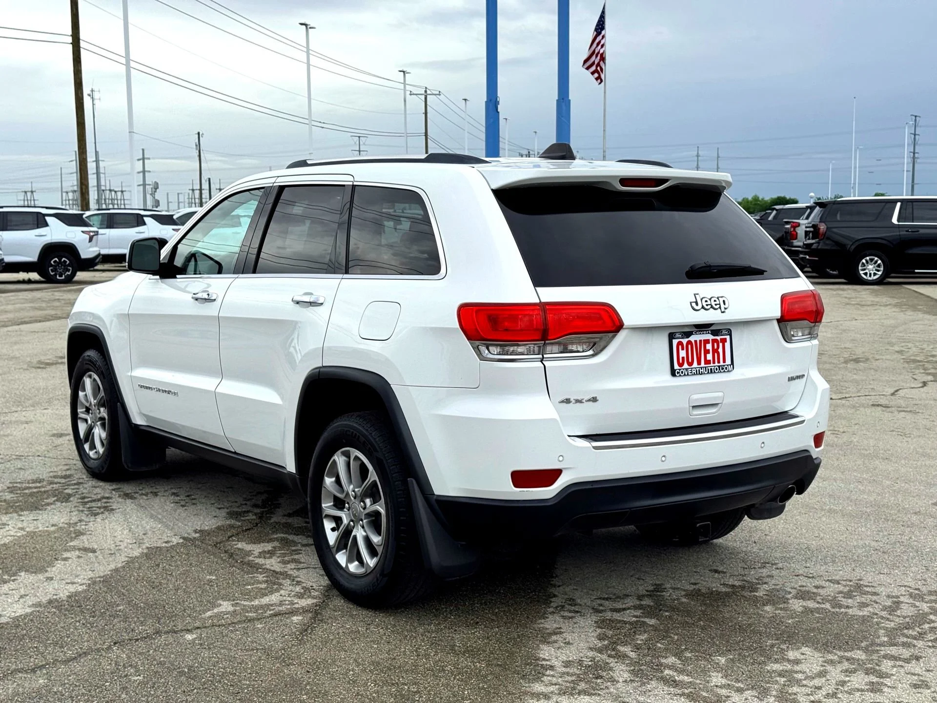 Used 2016 Bright White Clearcoat Jeep Limited image 9