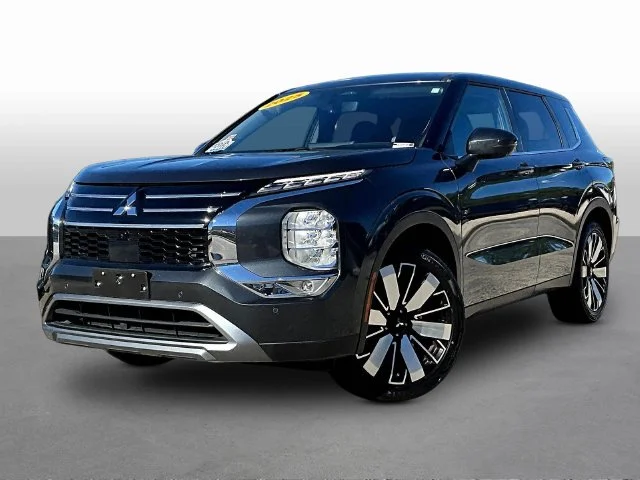Used 2025 Black Mitsubishi SE image 3
