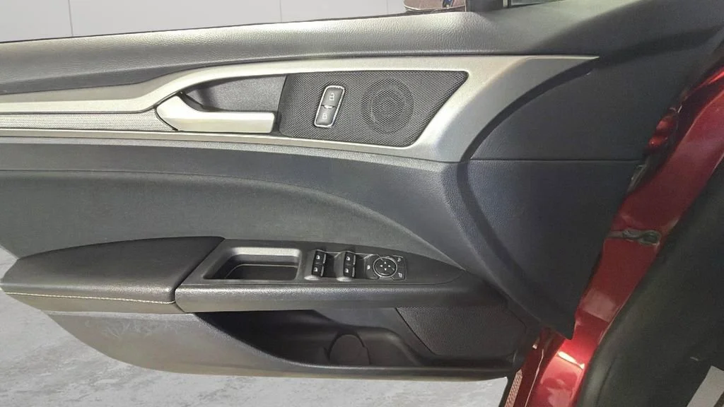 Used 2020 Red Ford SE image 25