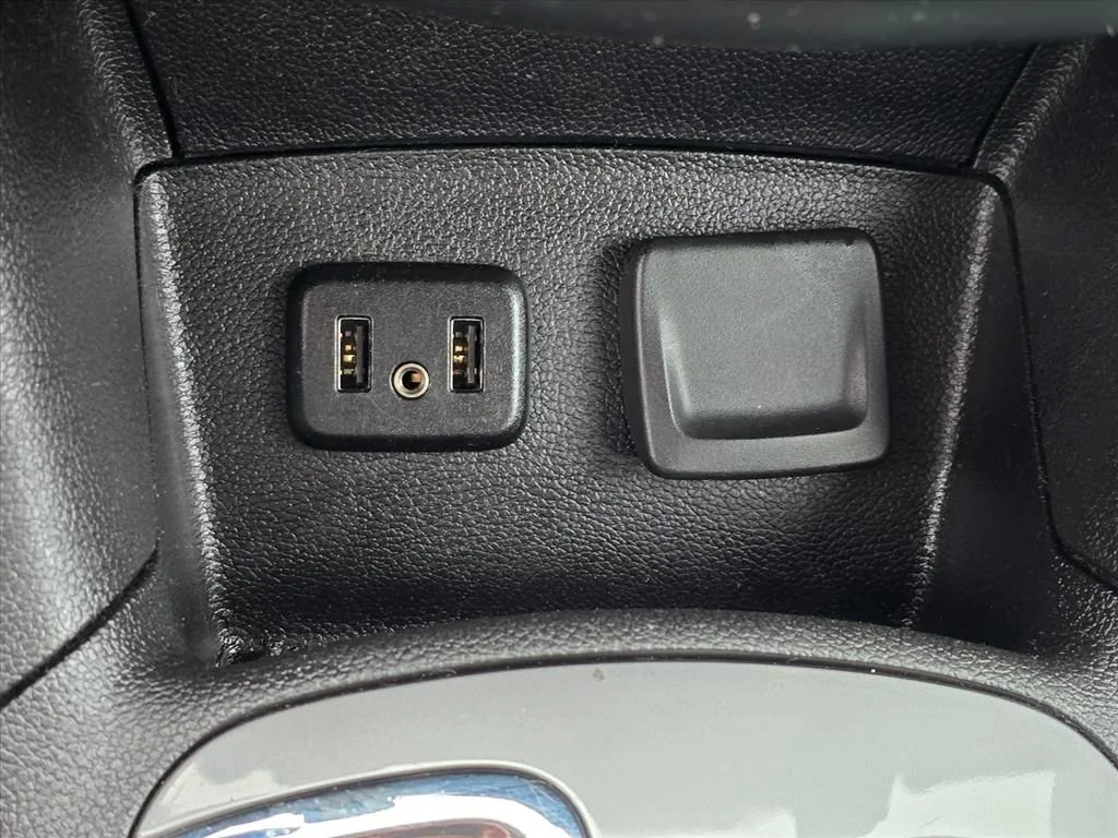 Used 2019 Silver Chevrolet LT image 18