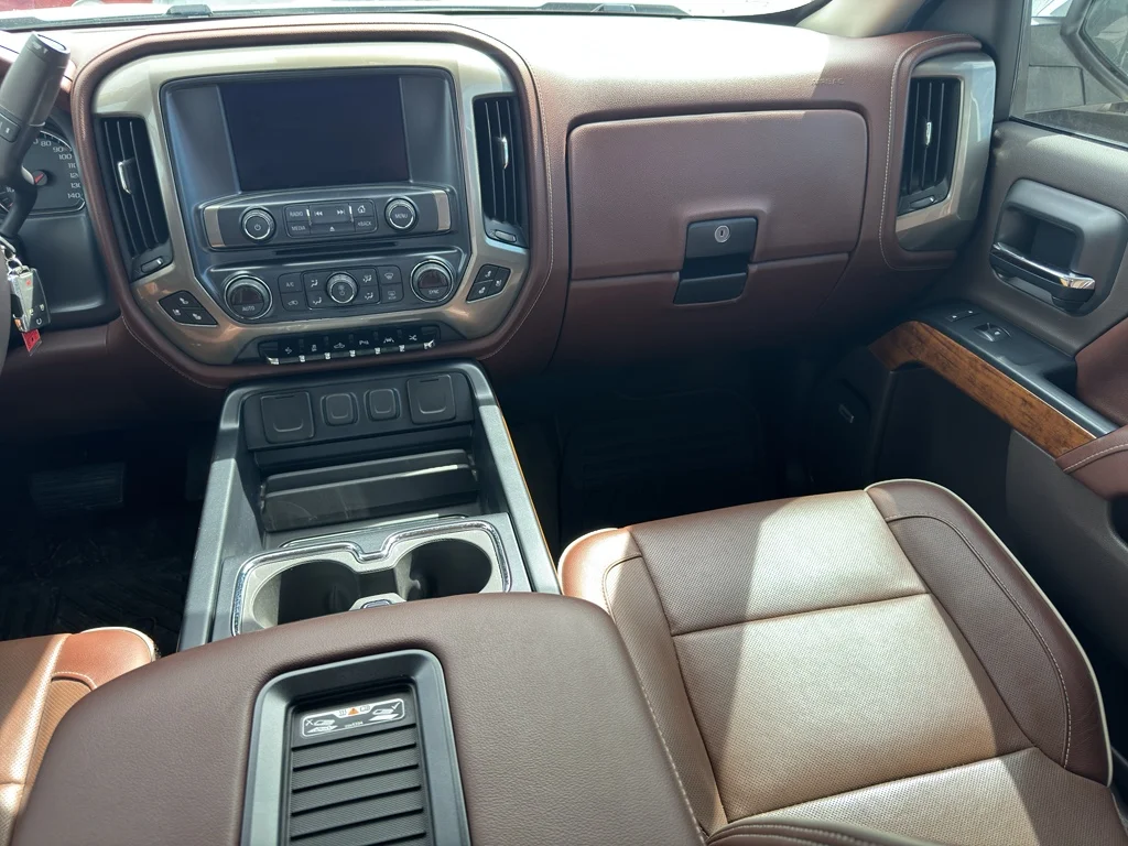 Used 2017 Iridescent Pearl Tricoat Chevrolet High Country image 20