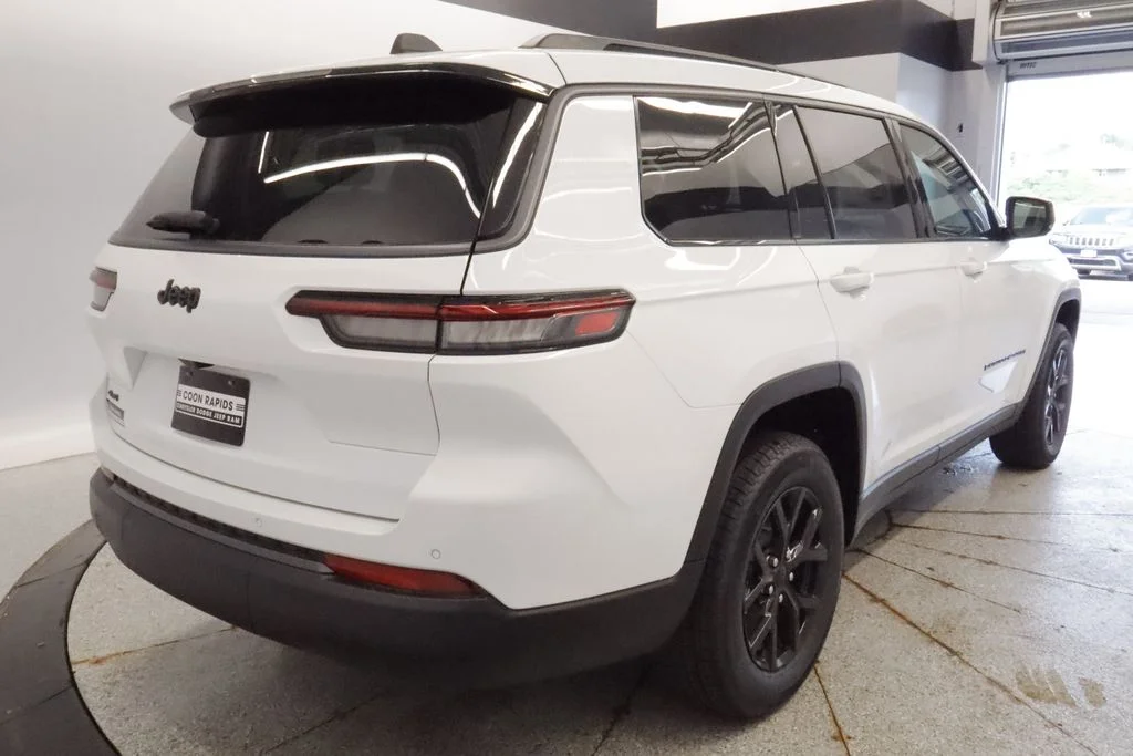 New 2026 Bright White Clear-Coat Exterior Paint Jeep Altitude image 9