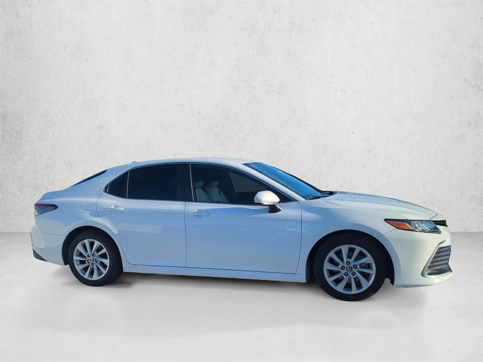Used 2022 White Toyota LE image 4