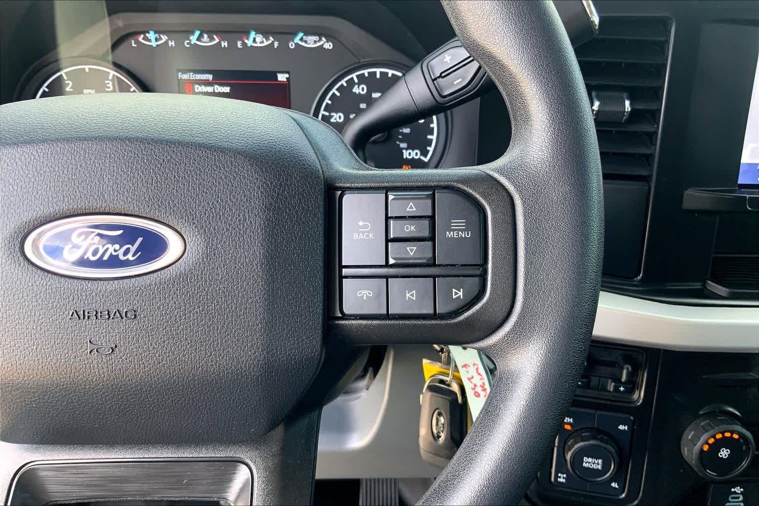Used 2025 Oxford White Ford F-250 Pickup XL image 22