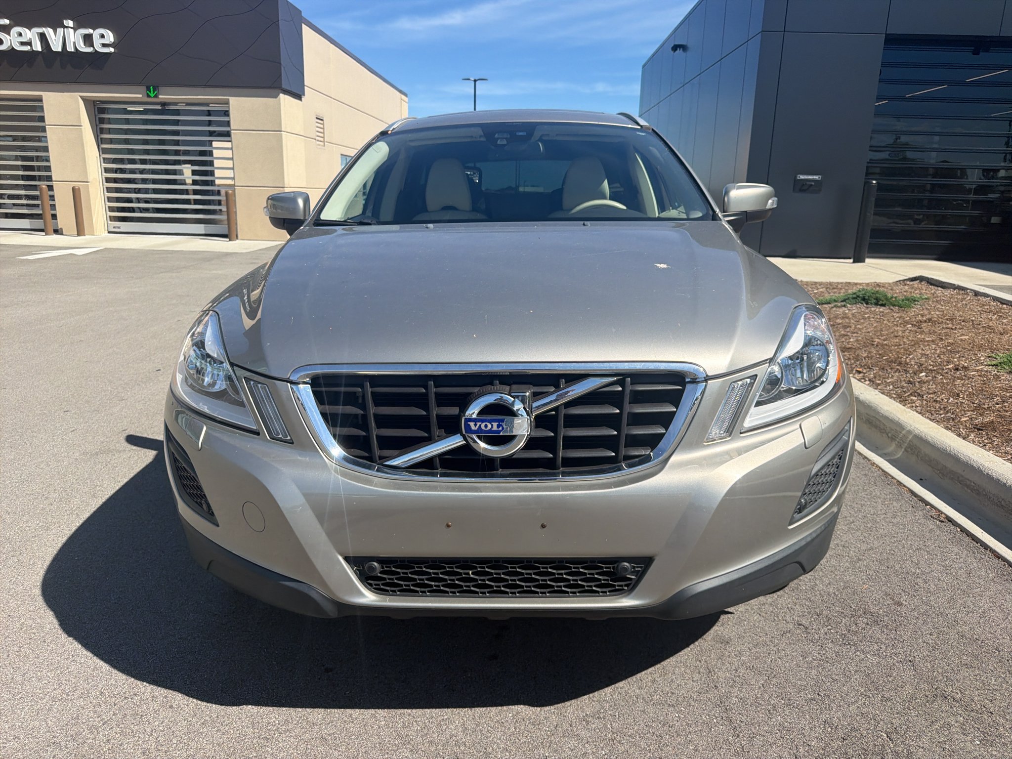 Used 2012 Volvo XC60 T6 with VIN YV4902DZ5C2334431 for sale in Jeffersontown, KY