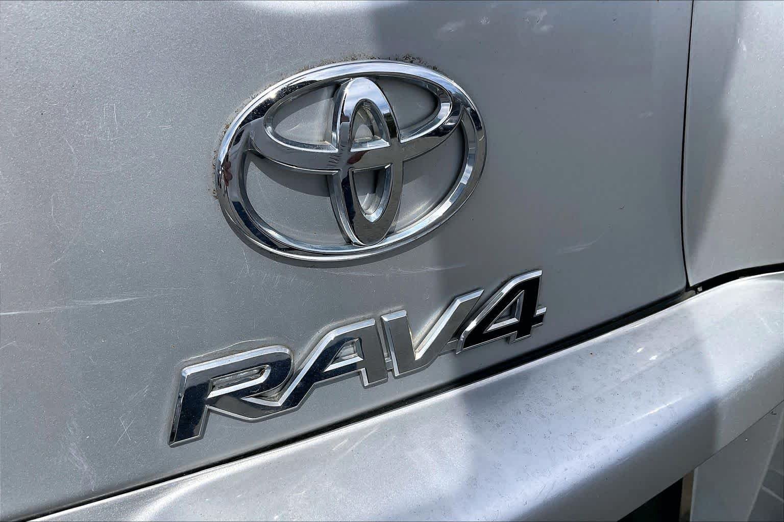 Used 2012 Classic Silver Metallic Toyota  image 31