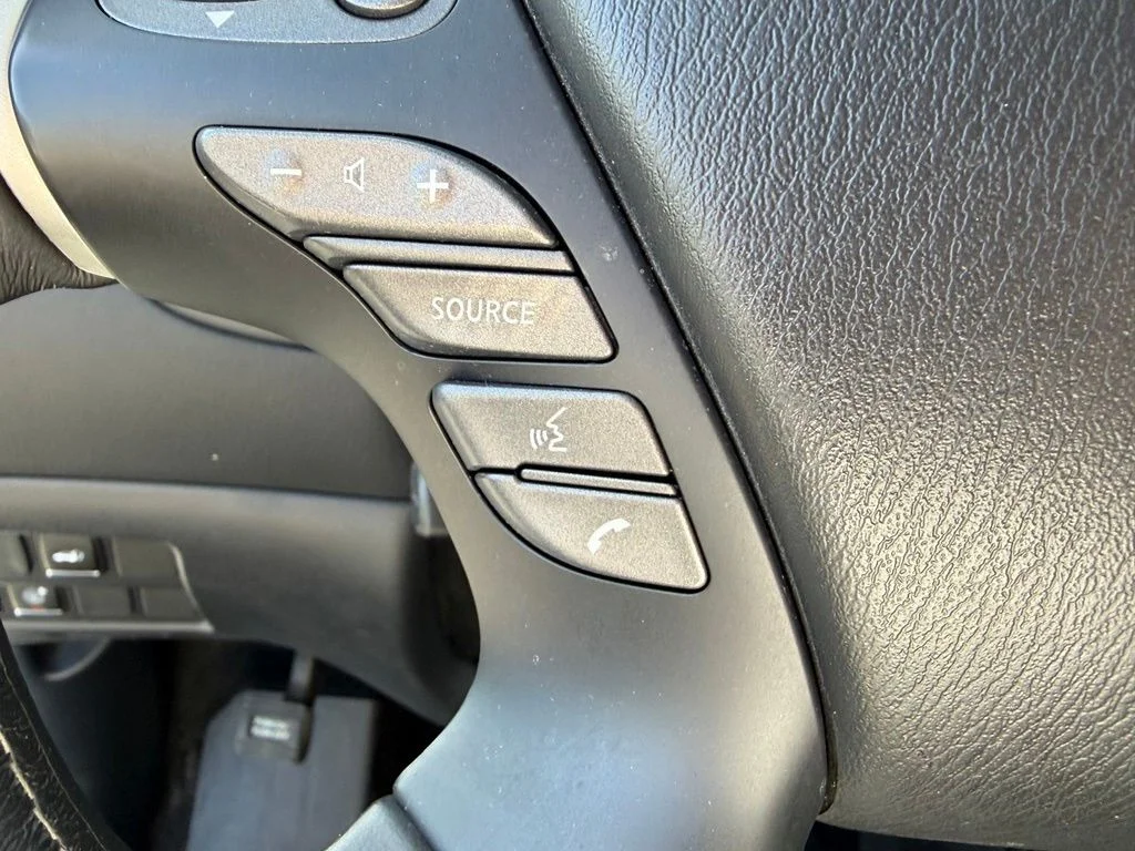 Used 2019 White INFINITI LUXE image 35