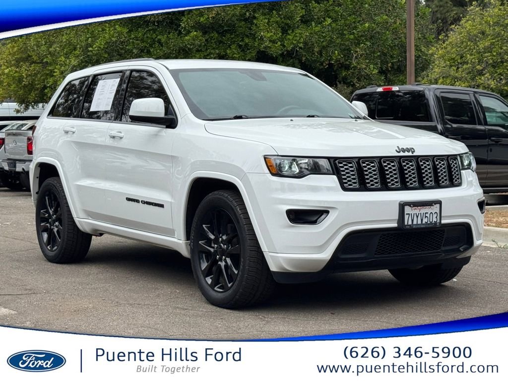 2017 Jeep Grand Cherokee Altitude's photo