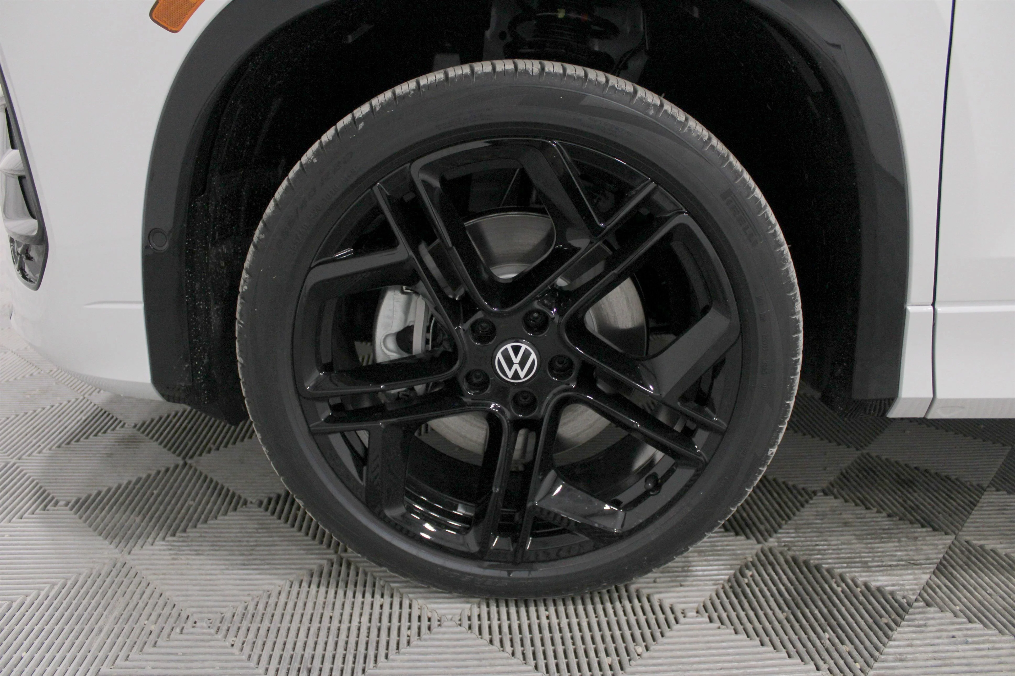 New 2026 Opal White Pearl Volkswagen SE R-Line Black image 32