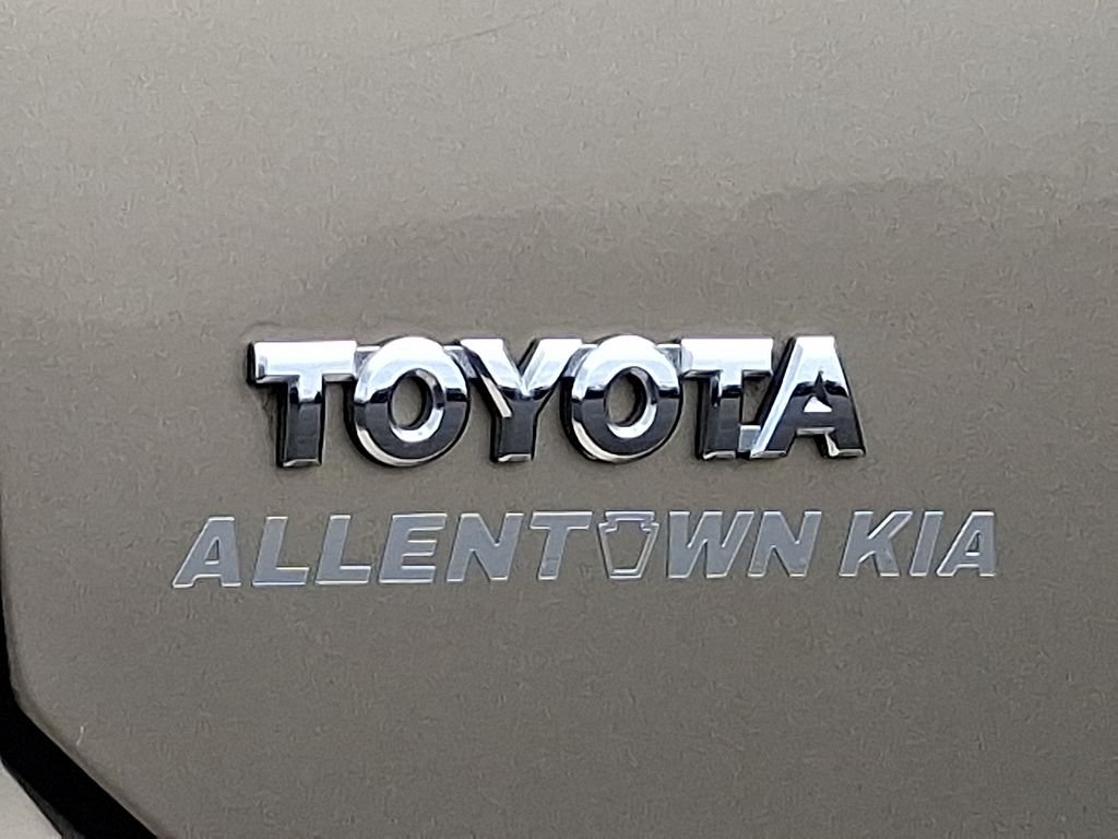 Used 2009 Beige Toyota  image 30