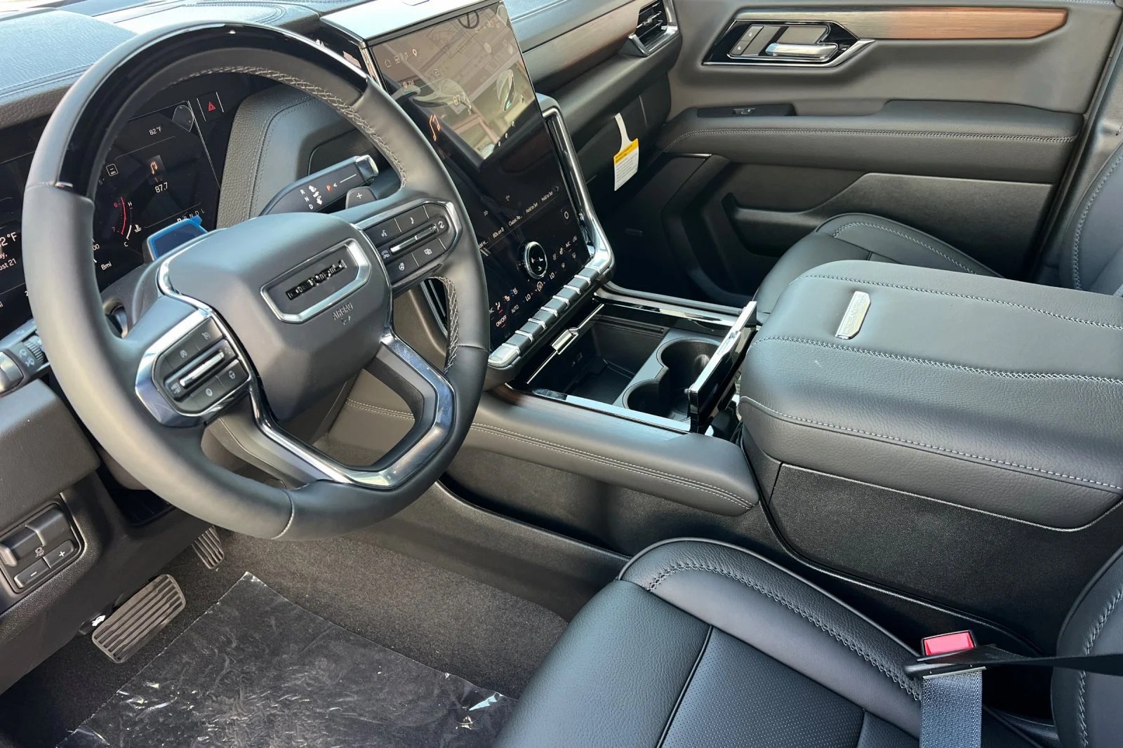2026 GMC Yukon Denali - Photo 8