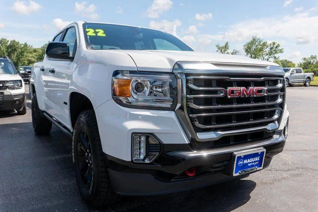 Used 2022 Summit White GMC AT4 w/Leather image 4