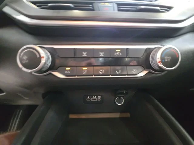 Used 2025  Nissan 2.5 SV image 17