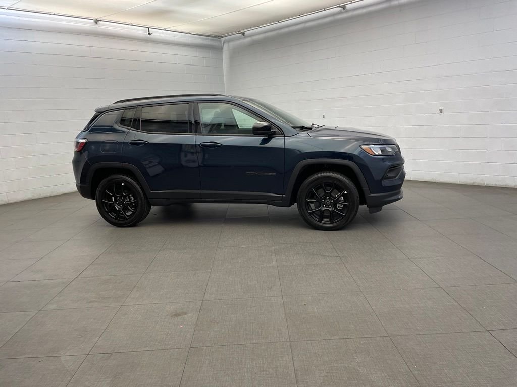 New 2026 Fathom Blue Pearl-Coat Exterior Paint Jeep Latitude image 2