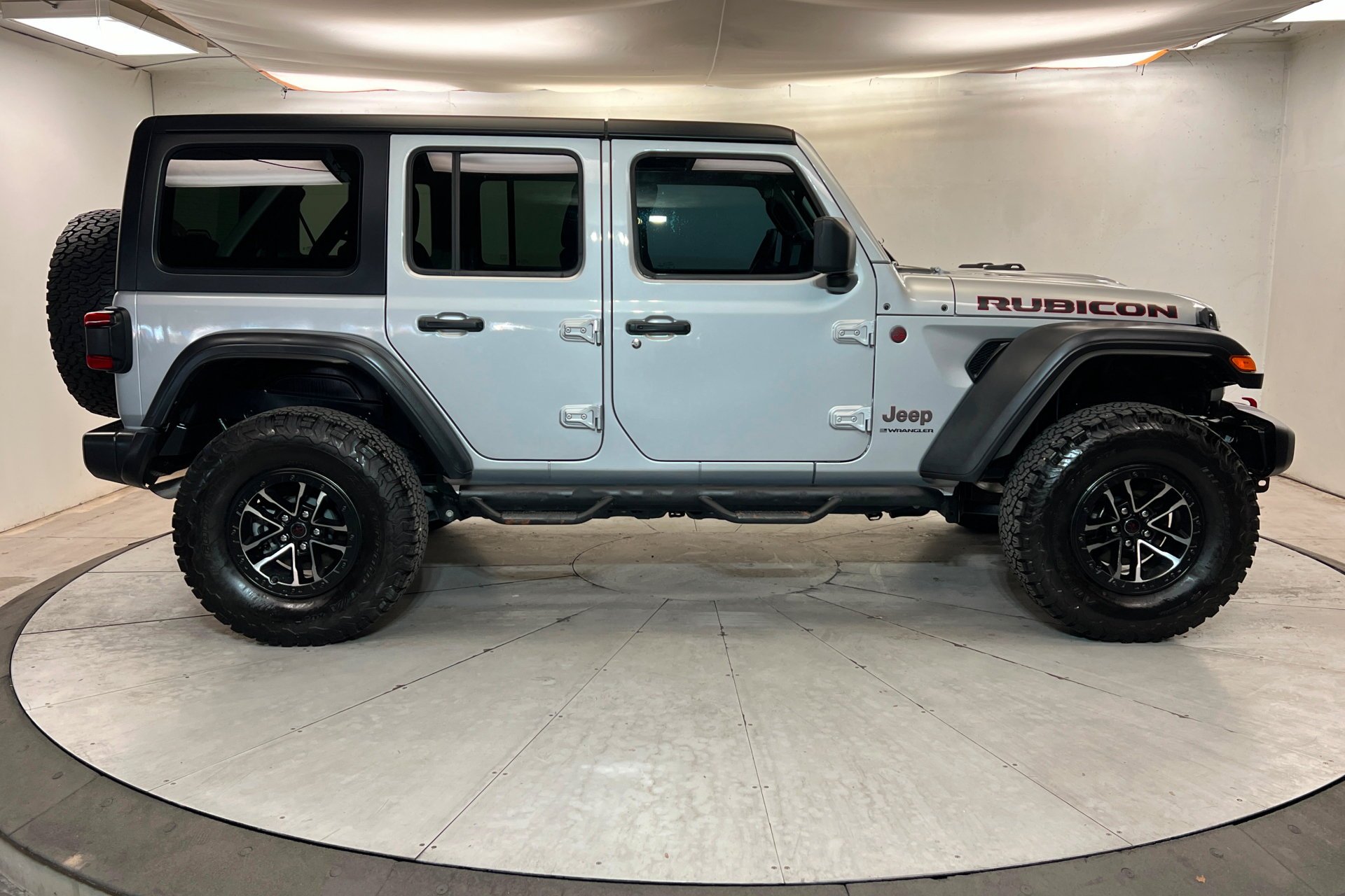 Certified Used 2024 Silver Zynith Clearcoat Jeep Rubicon image 7