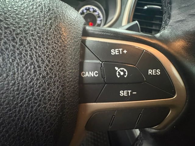 Used 2016 Silver Jeep Latitude image 17