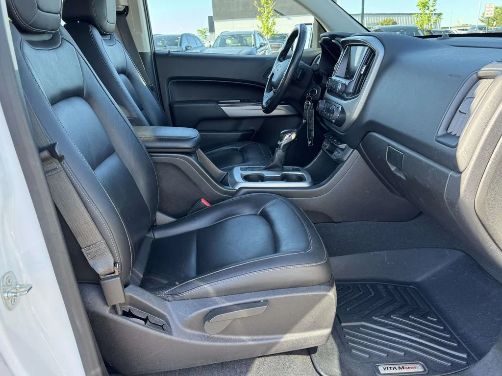 Used 2022 White Chevrolet LT image 16