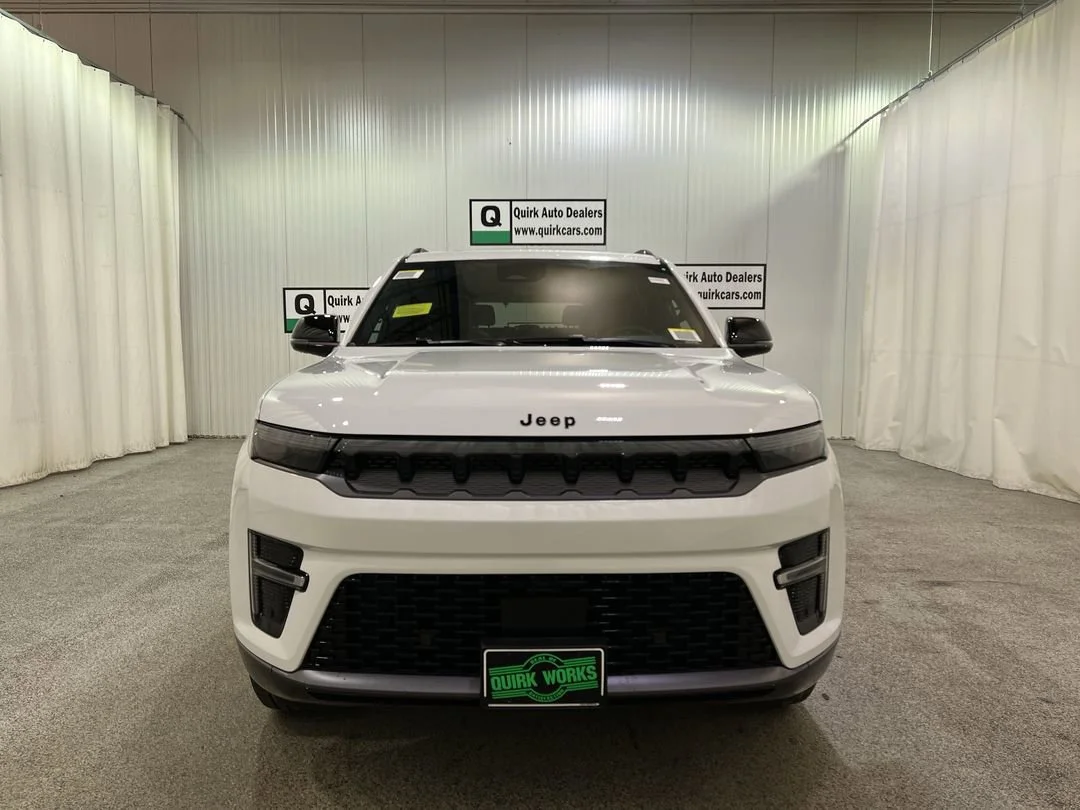 New 2026 Bright White Clear-Coat Exterior Paint Jeep Limited Altitude image 2