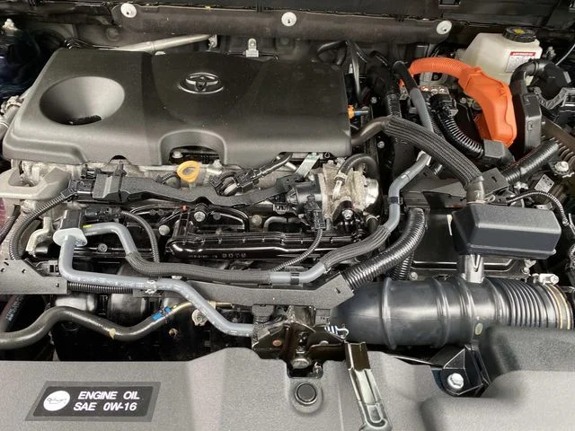 Used 2024  Toyota XLE Premium image 34