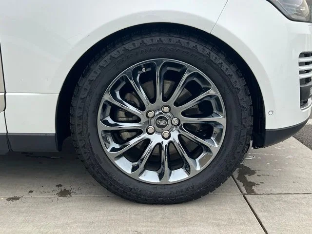 Used 2018 White Land Rover HSE image 9