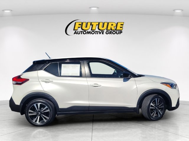Used 2018 White Nissan SV image 3