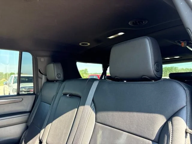 2025 Chevrolet Suburban Z71 - Photo 18