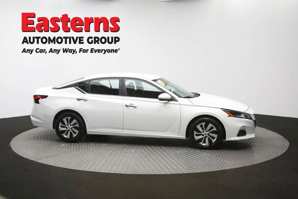Used 2022 White Nissan 2.5 S image 44