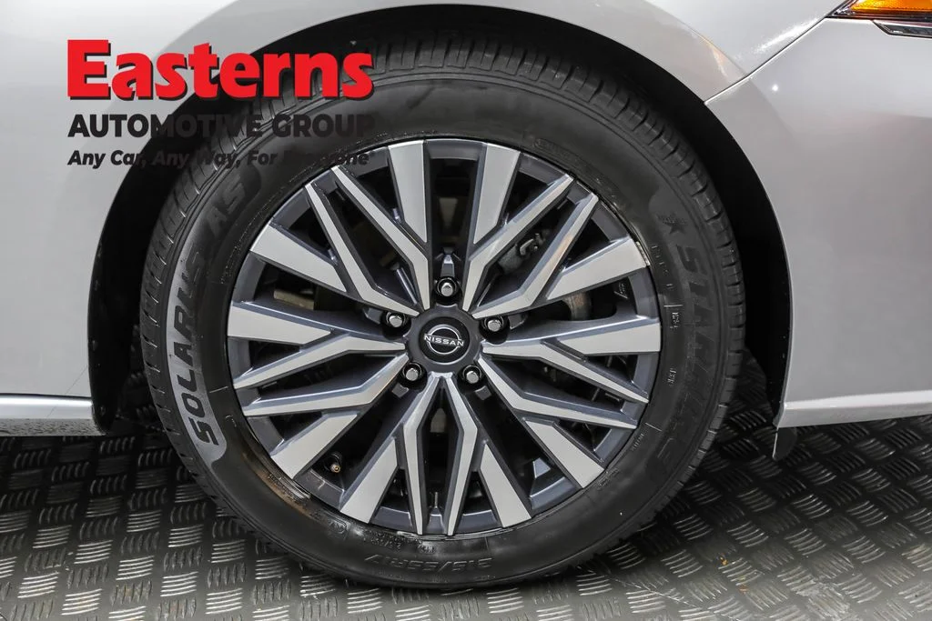 Used 2023 Silver Nissan 2.5 SV image 30