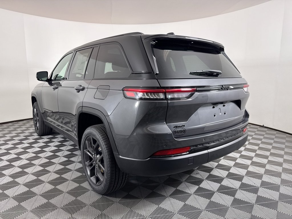 New 2025 Baltic Gray Metallic Clear-Coat Exterior Paint Jeep Limited image 21