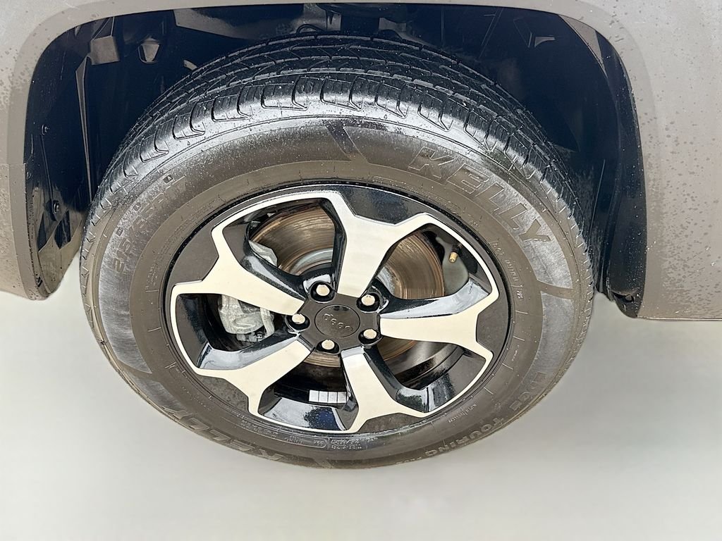 Certified Used 2019 Alpine White Clearcoat Jeep Trailhawk image 31