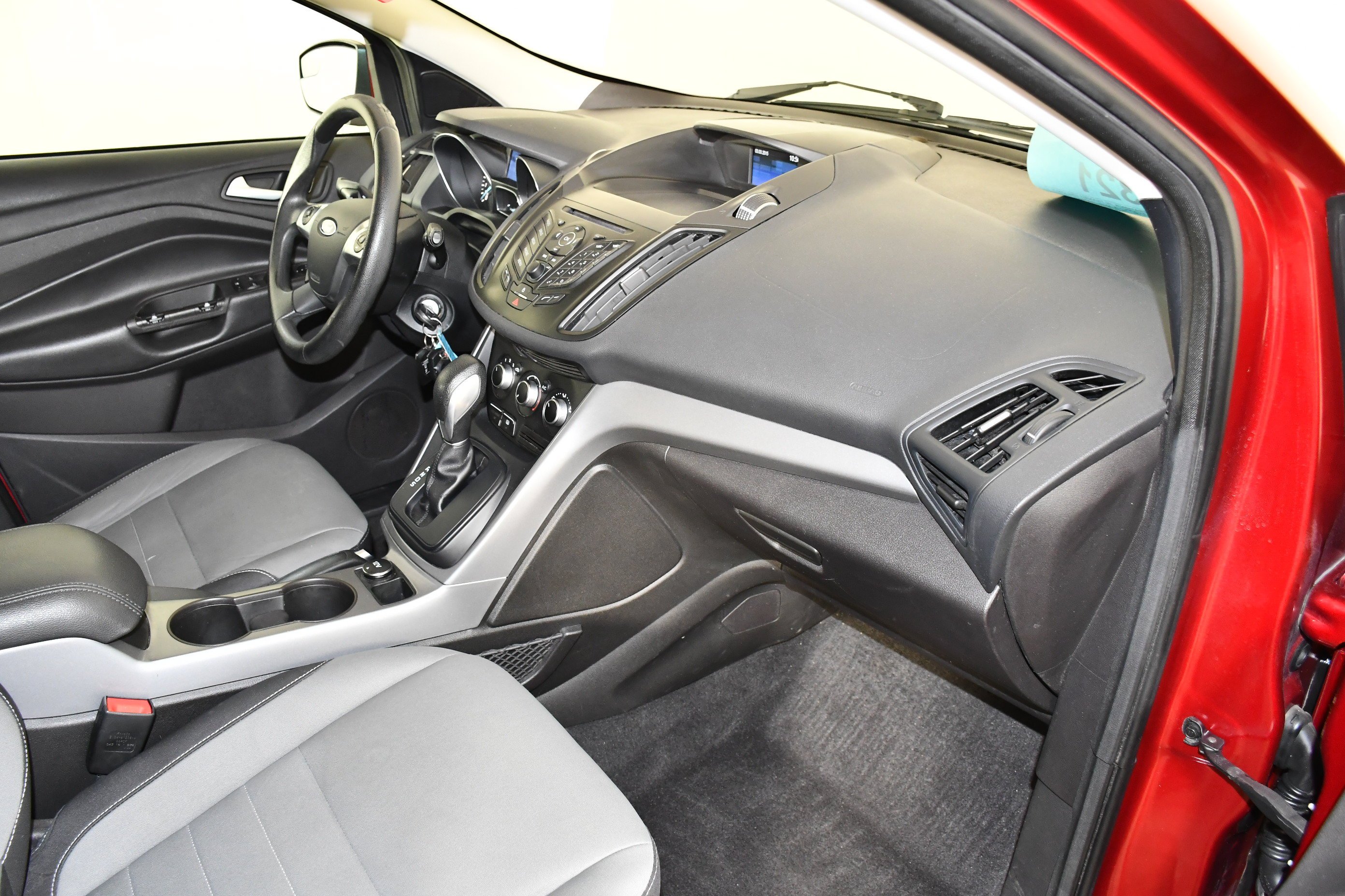 Used 2015 Ruby Red Metallic Ford SE image 40