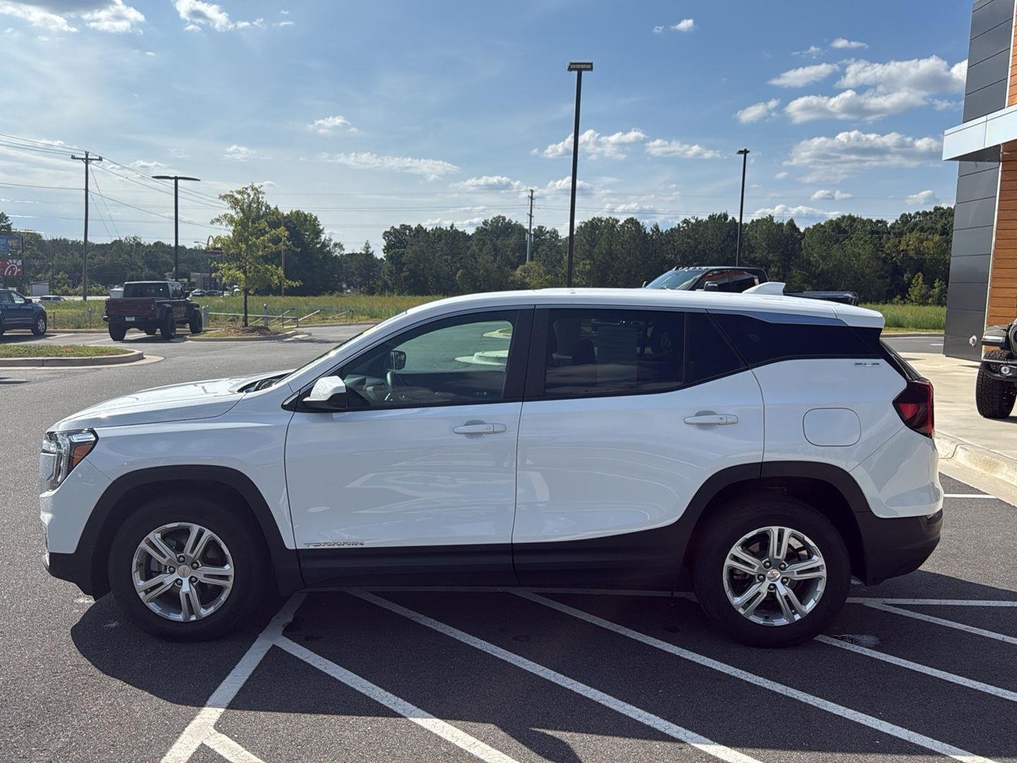 Used 2024 Summit White GMC SLE image 7