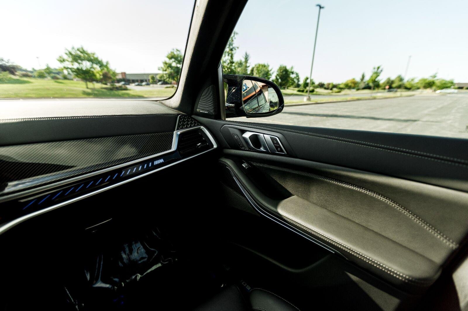 Used 2025 Skyscraper Grey Metallic BMW M60i image 29