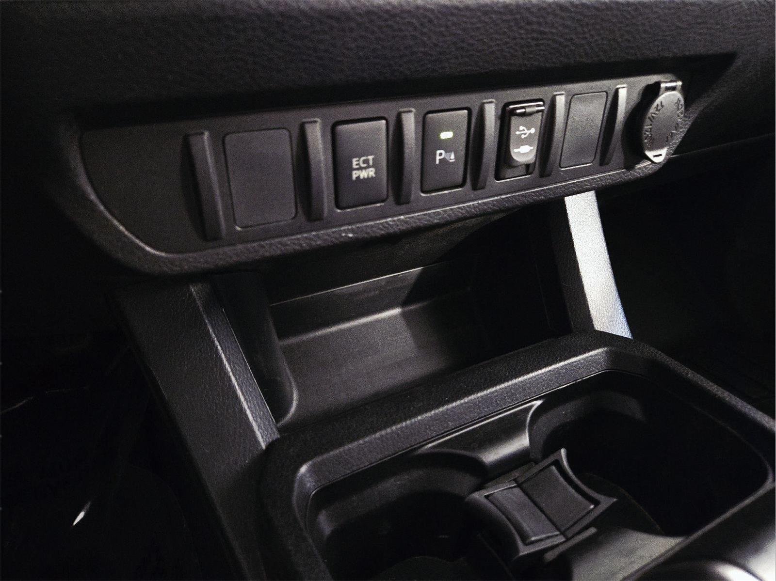 Used 2019 Super White Toyota SR5 image 27