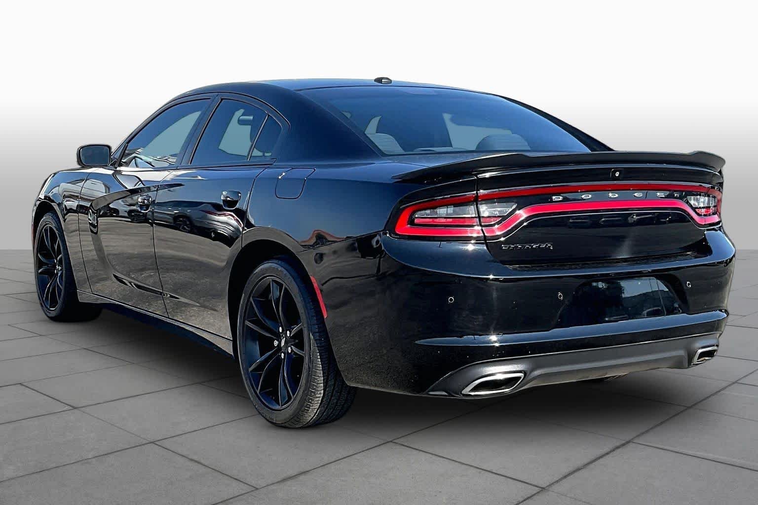 Used 2018 Pitch Black Clearcoat Dodge SXT image 12