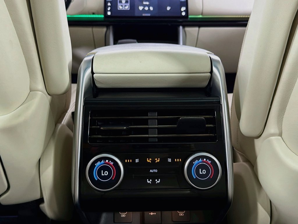Certified Used 2024 White Land Rover Autobiography image 28