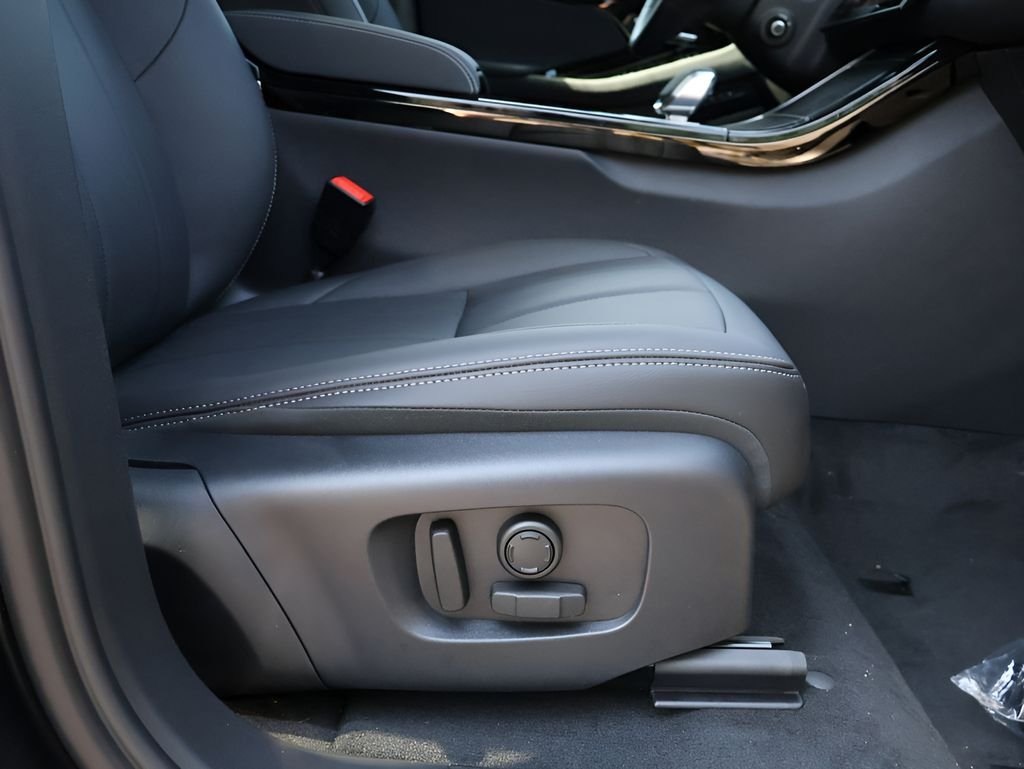 New 2026 Carpathian Grey Land Rover Hoxton Edition image 10