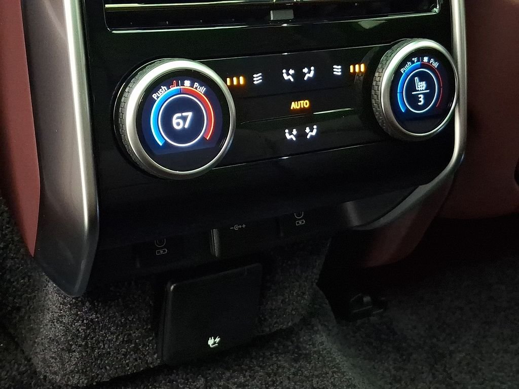 New 2026 Carpathian Grey Land Rover SE image 7