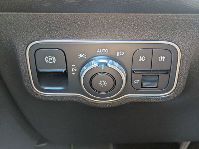 Used 2025 Black Mercedes-Benz GLB 250 image 25