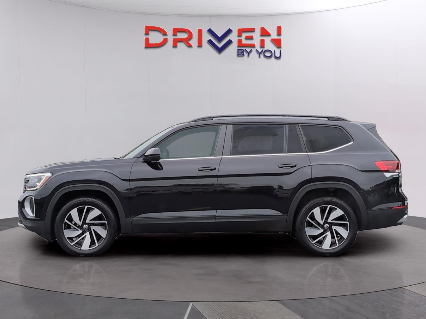 Used 2026 Silver Mist Metallic Volkswagen 2.0T SE w/Technology image 2