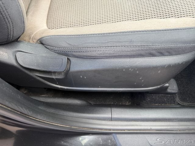 Used 2019 Black Hyundai SE image 17