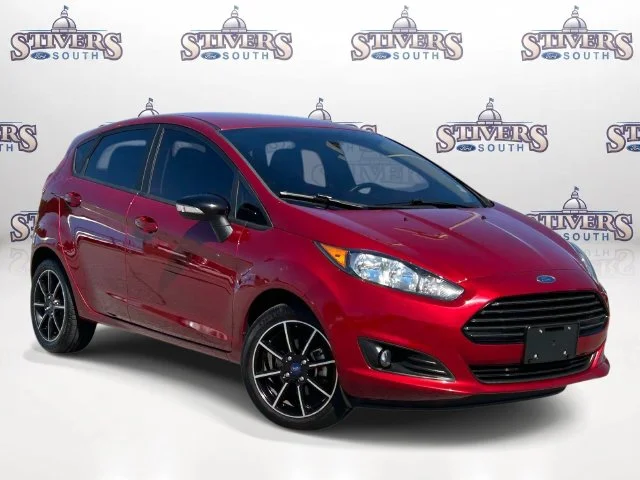 Used 2016 Red Ford SE image 1