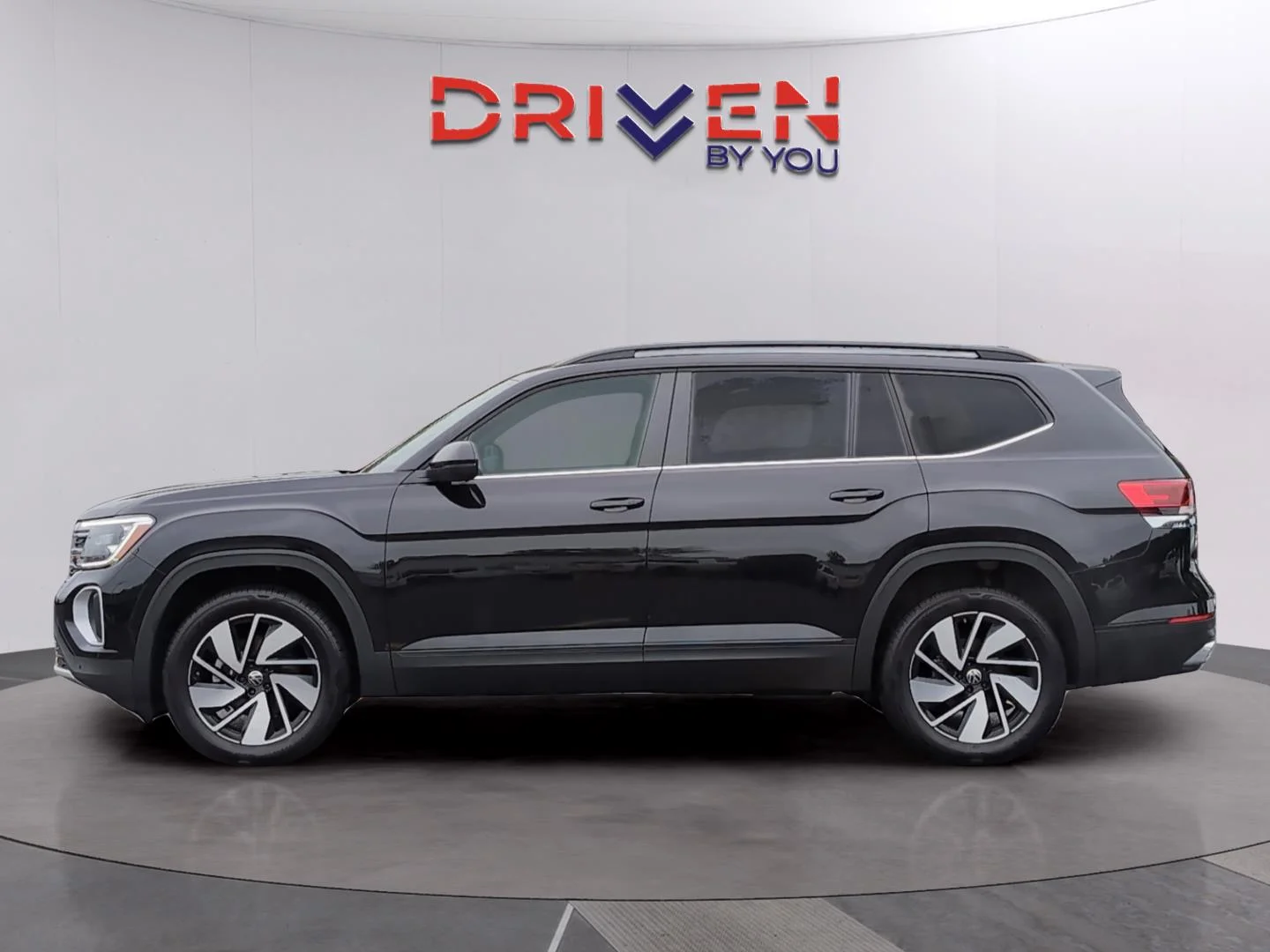 Used 2026 Silver Mist Metallic Volkswagen 2.0T SE w/Technology image 2