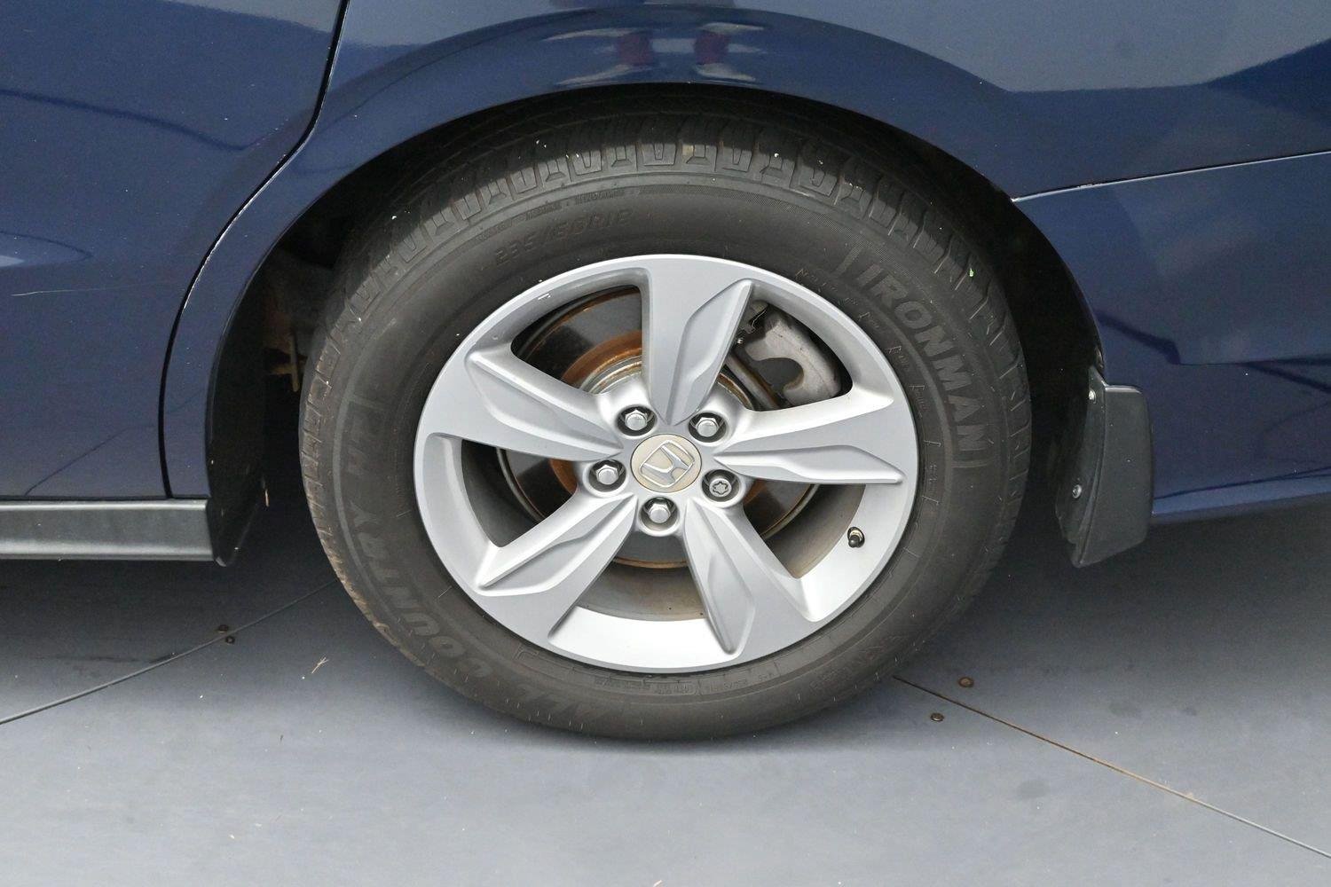 Used 2018 Blue Honda EX-L image 30