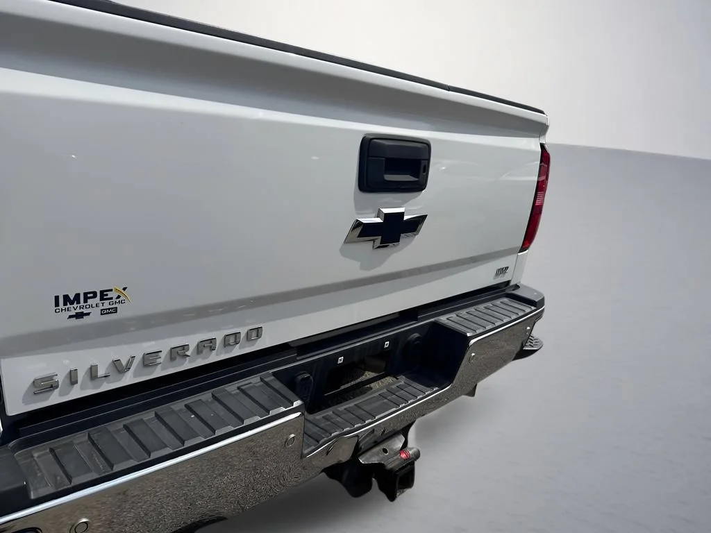 Used 2018 SUMMIT WHITE Chevrolet LTZ image 31