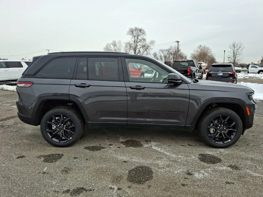 New 2025 Baltic Gray Metallic Clear-Coat Exterior Paint Jeep Limited image 9